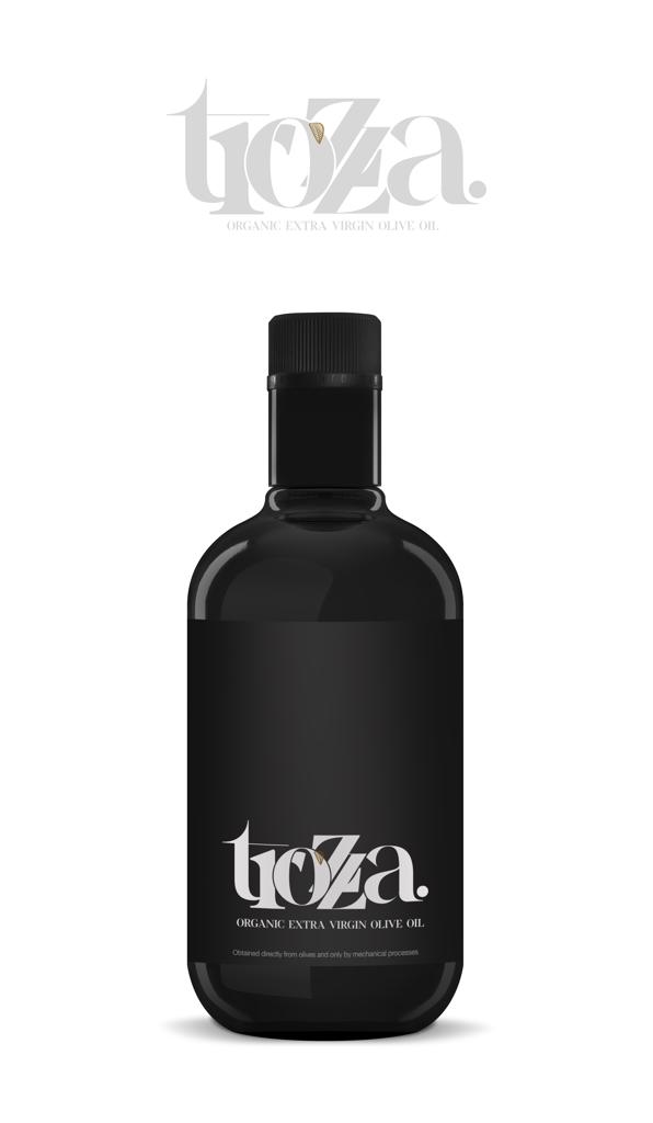 Product image - Extra virgin olive oil bottled in 500 ml & 250 ml. Cold pressed. It is a very  harmonious, very balanced and fruity oil, not  very bitter with a flavor reminiscent of fresh  almonds. Four gold medals obtained in USA, Canada, Japan and London in 2021.
